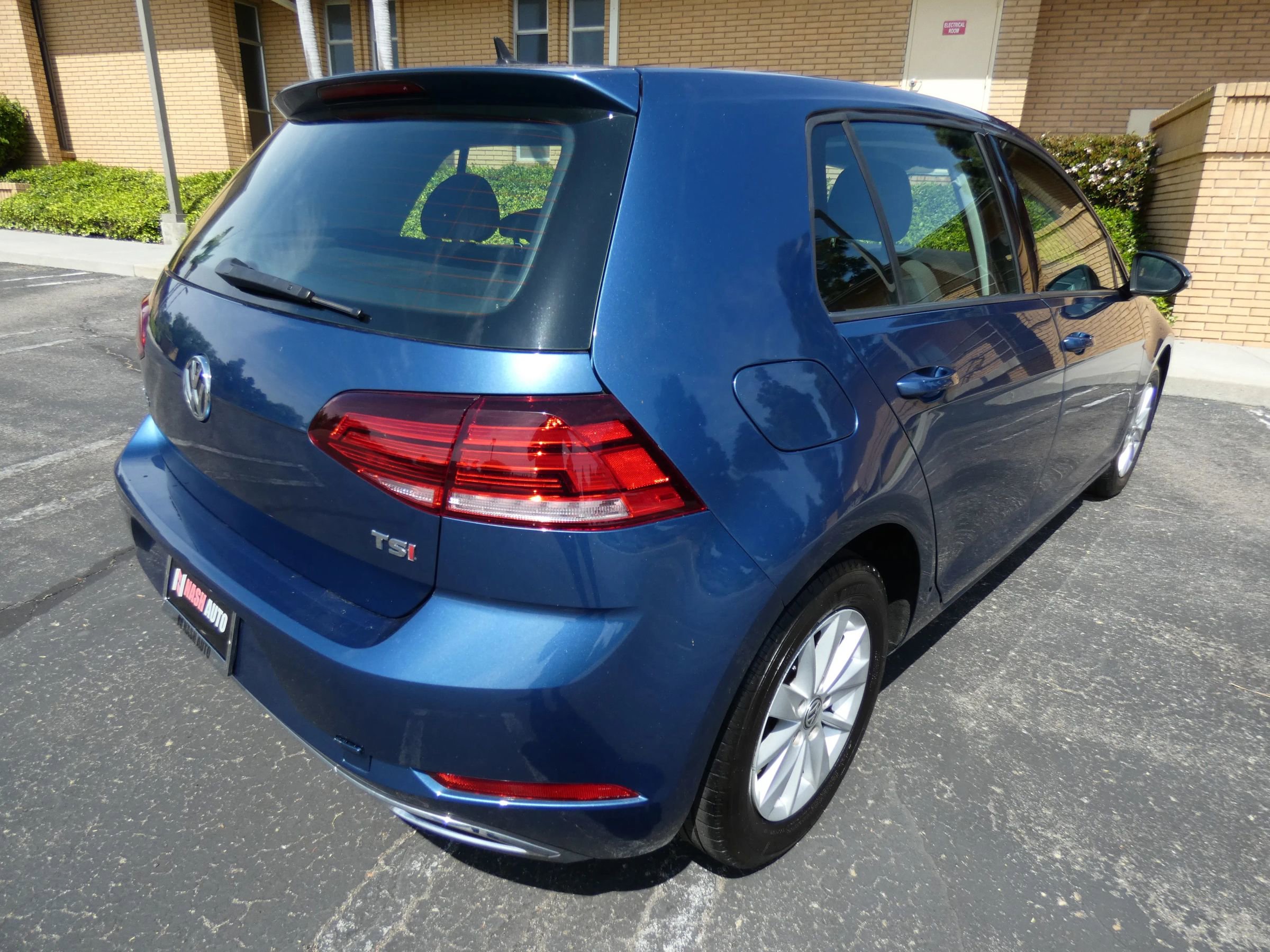Used 2018 Volkswagen Golf S image 8