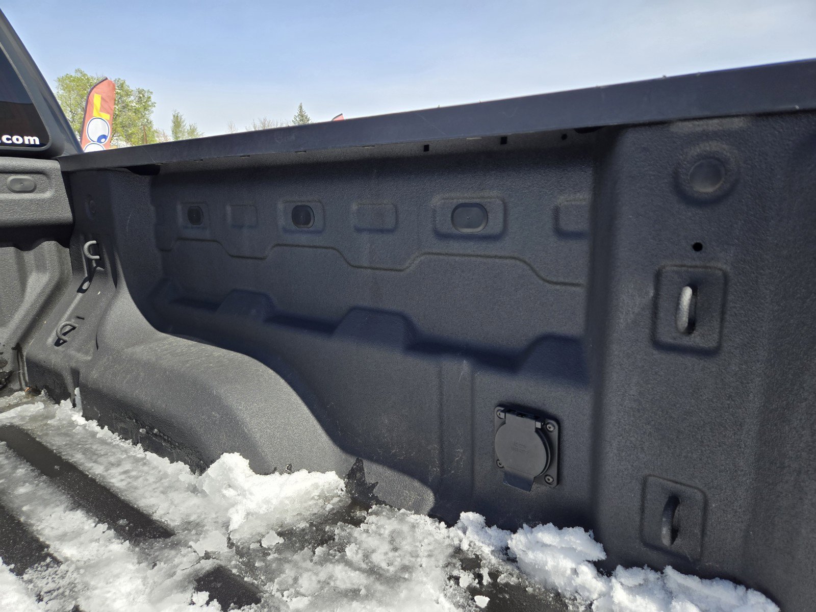 Used 2024 Chevrolet Colorado ZR2 w/ ZR2 Convenience Package III AWD/4WD image 31
