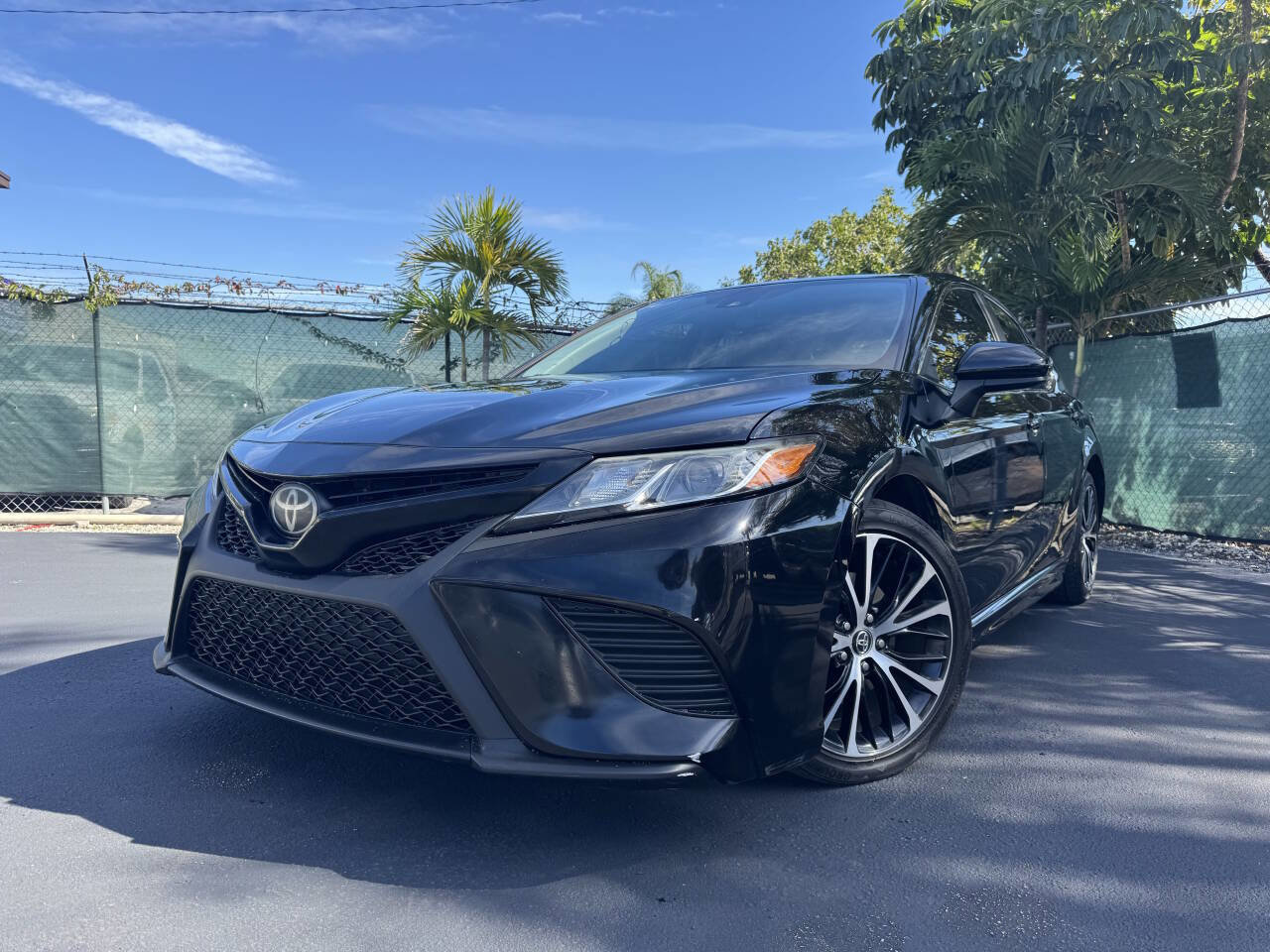 Used 2019 Toyota Camry SE image 1