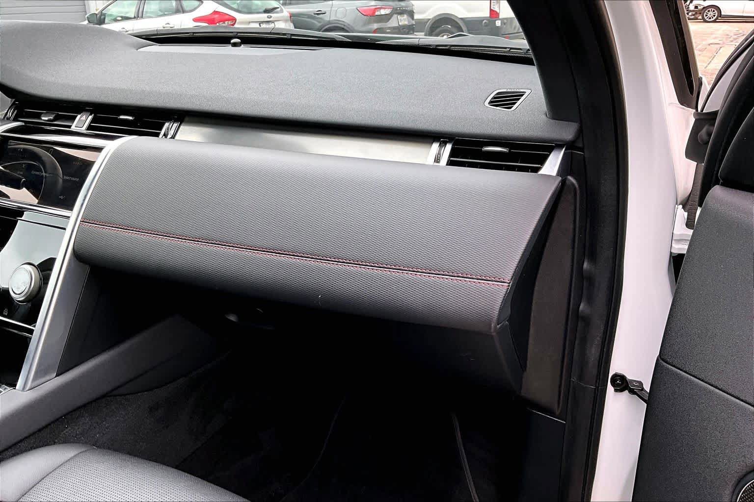 Used 2023 Land Rover Discovery Sport SE R-Dynamic image 19