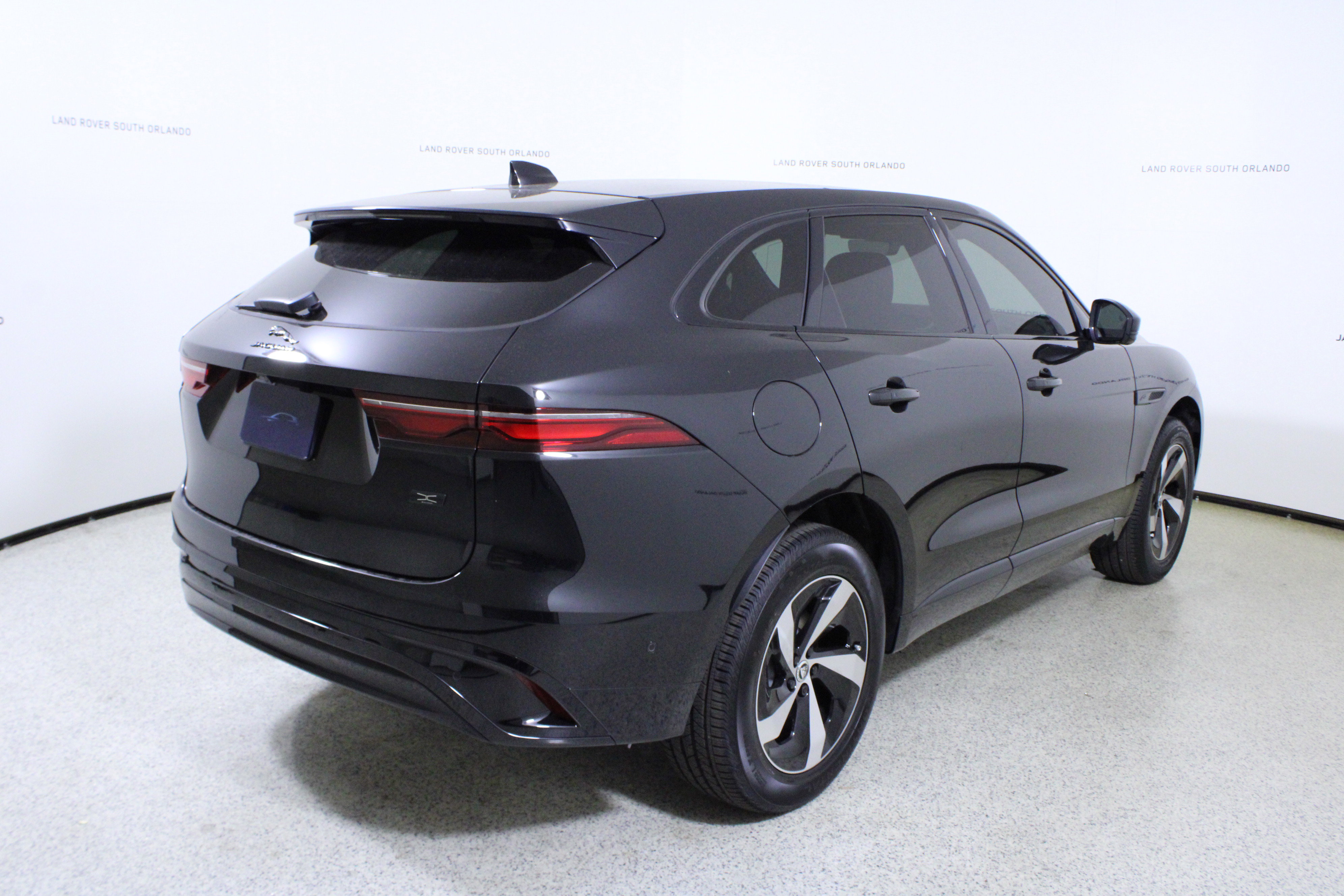 New 2026 Jaguar F-PACE R-Dynamic S image 7