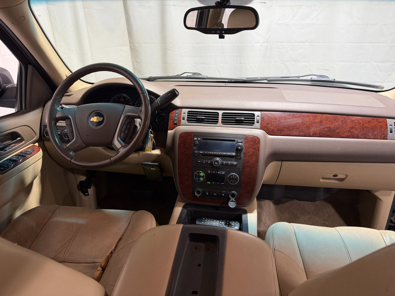 Used 2010 Chevrolet Suburban LT image 17