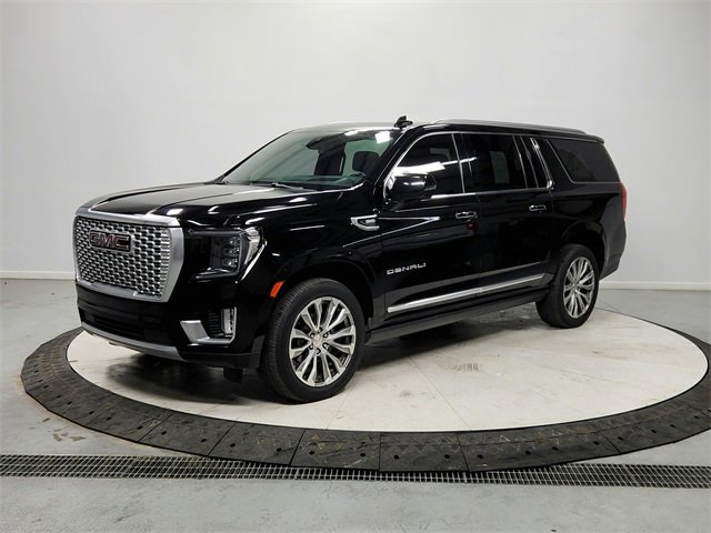 Used 2021 GMC Yukon XL Denali w/ Denali Premium Package image 3