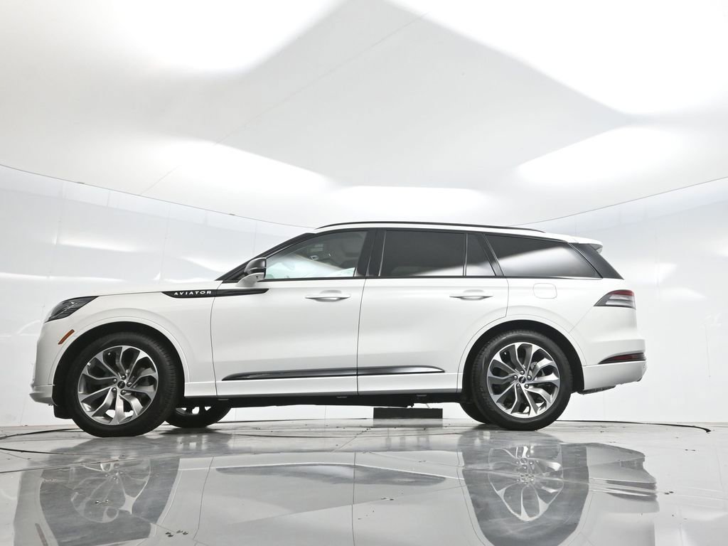 Used 2025 Lincoln Aviator 2WD w/ Jet Appearance Package image 56