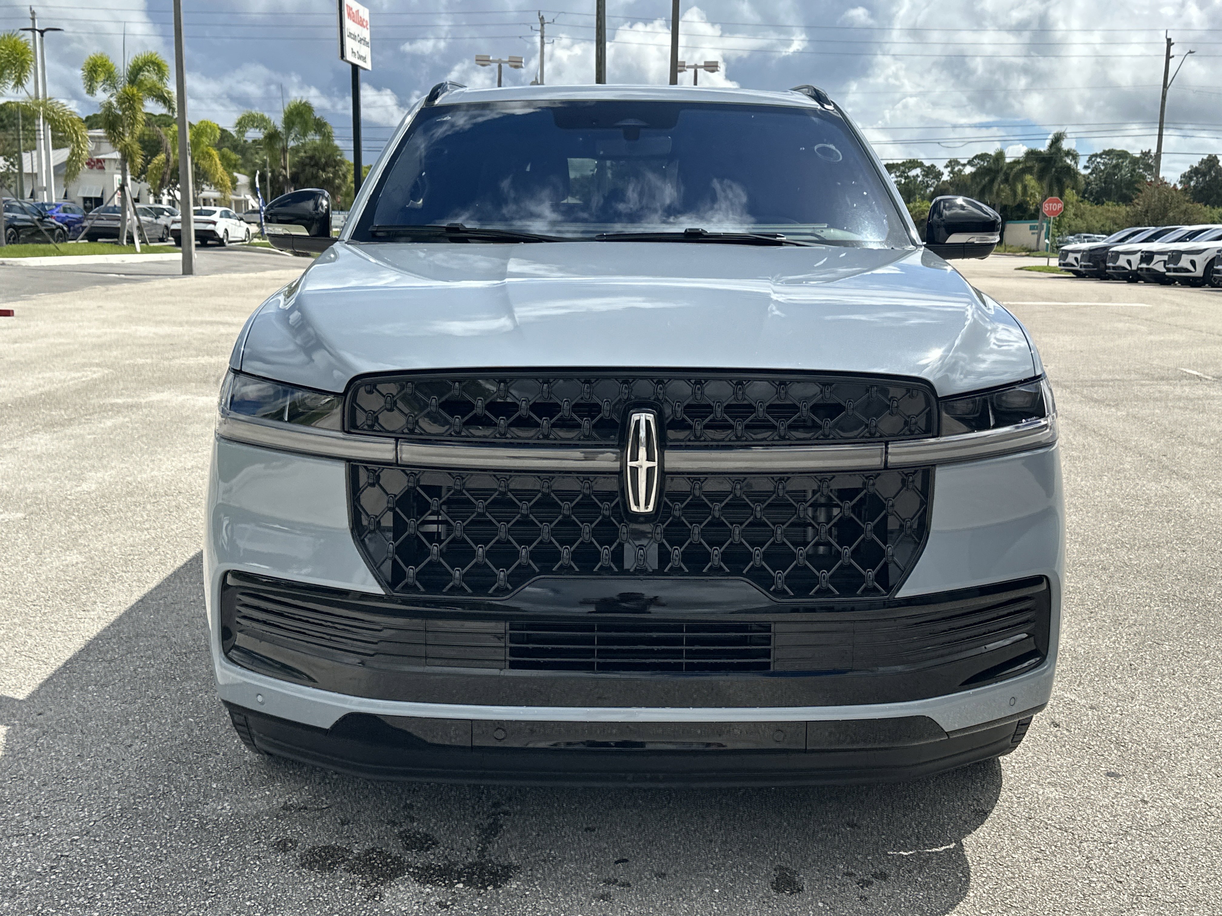 New 2025 Lincoln Navigator Reserve image 3