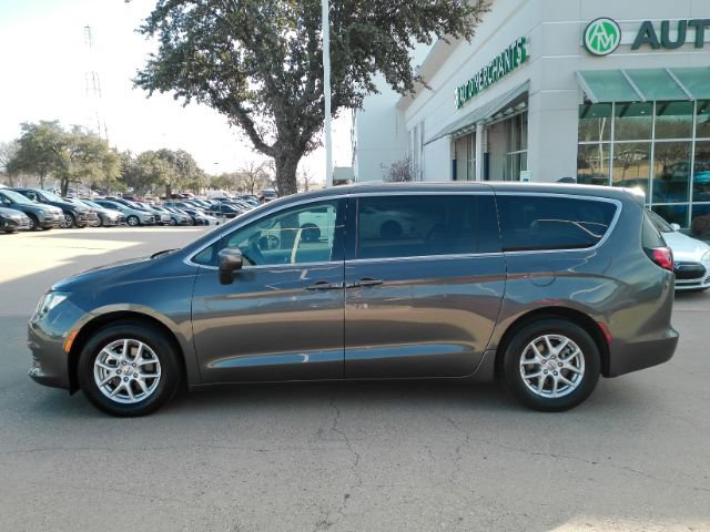 Used 2023 Chrysler Voyager LX image 12