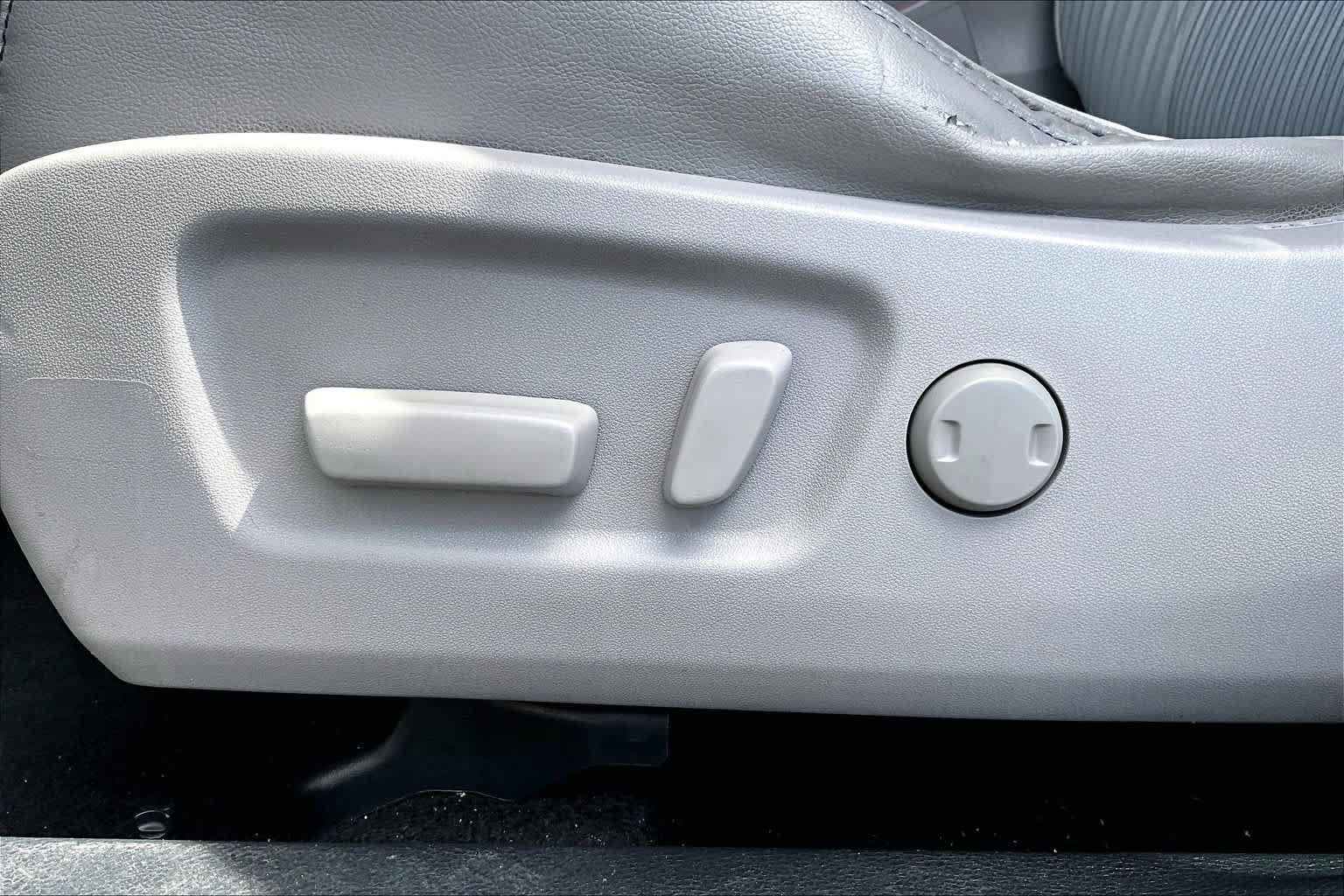 Used 2015 Toyota Highlander Plus FWD image 34