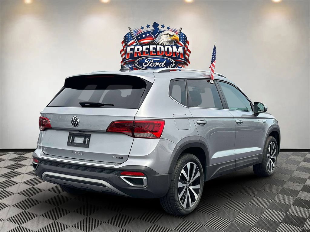 Used 2023 Volkswagen Taos SE w/ Panoramic Sunroof Package AWD/4WD image 5
