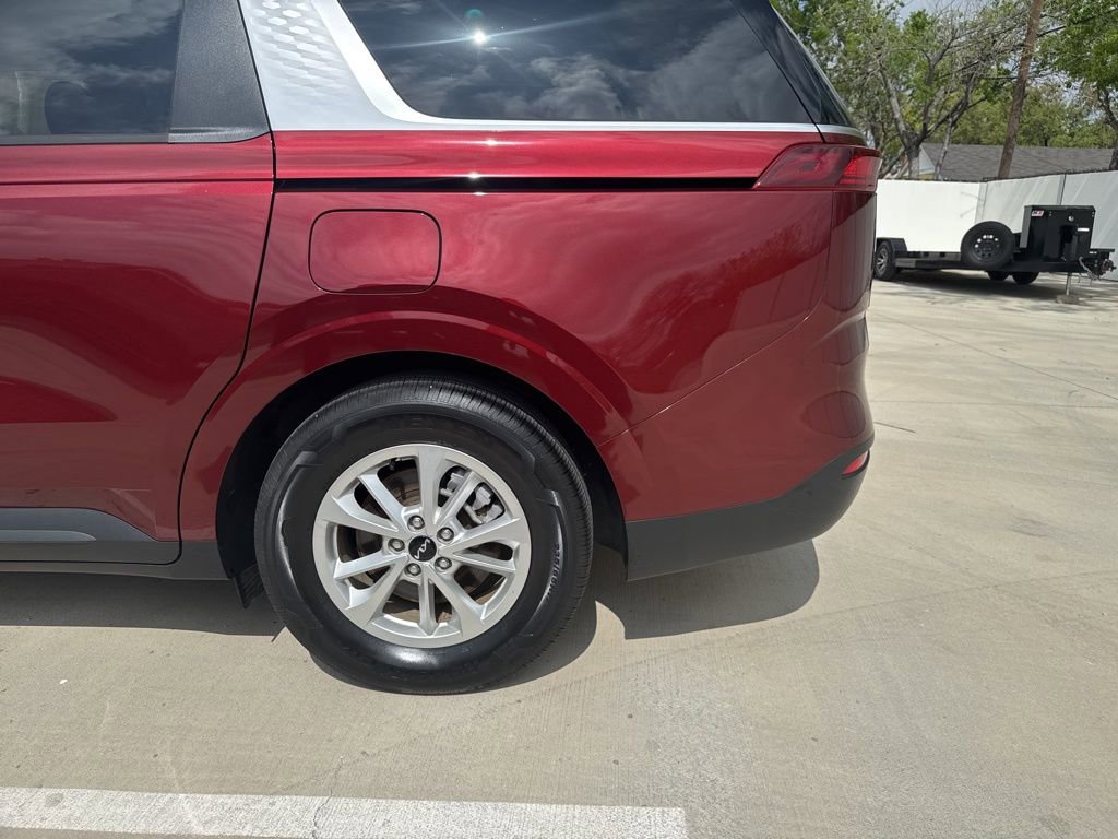 Used 2023 Kia Carnival LX image 6