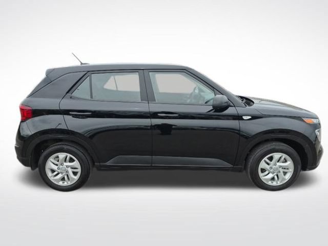 Used 2025 Hyundai Venue SE FWD image 4
