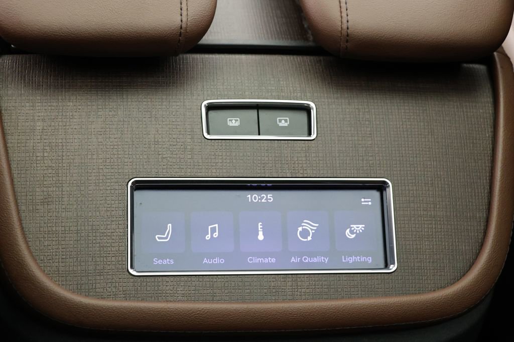 Used 2025 Lincoln Navigator Reserve AWD/4WD image 13