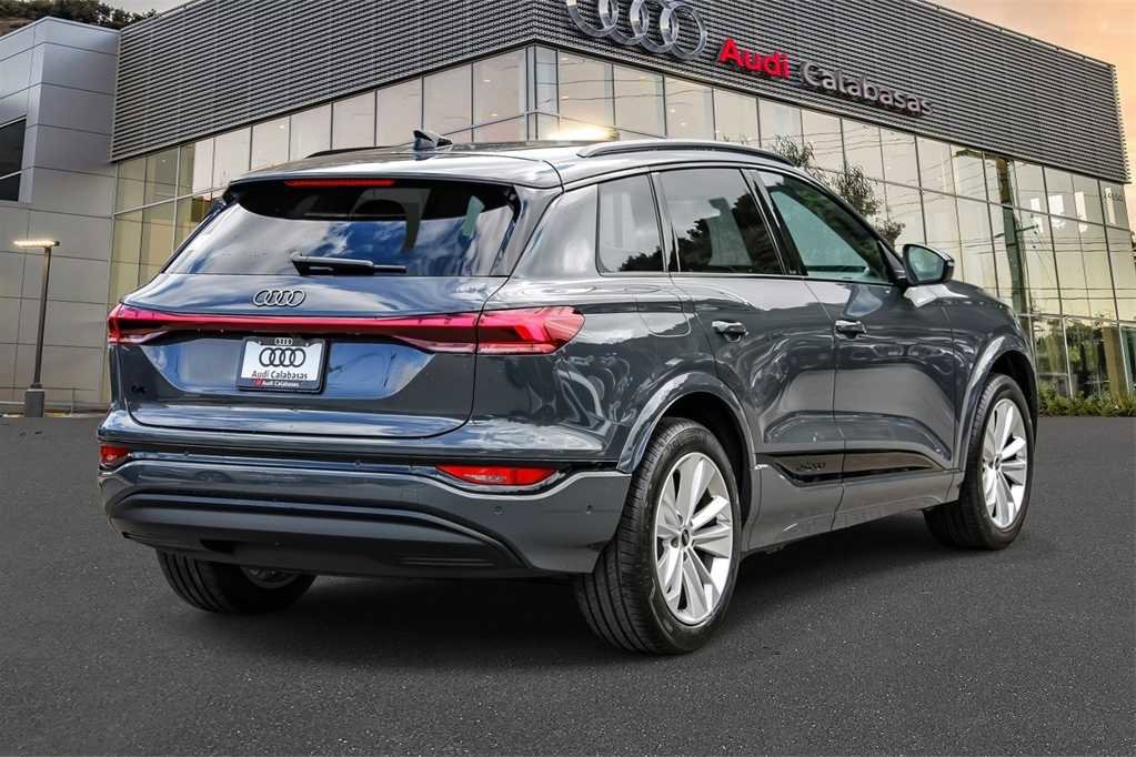 Used 2025 Audi Q6 e-tron Premium w/ Convenience Package image 4