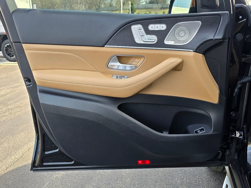 Used 2024 Mercedes-Benz GLS 450 4MATIC image 14