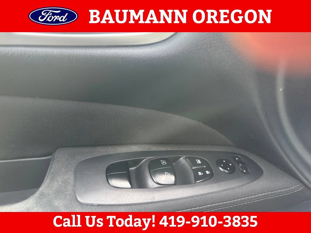Used 2017 Nissan Pathfinder SV FWD image 17