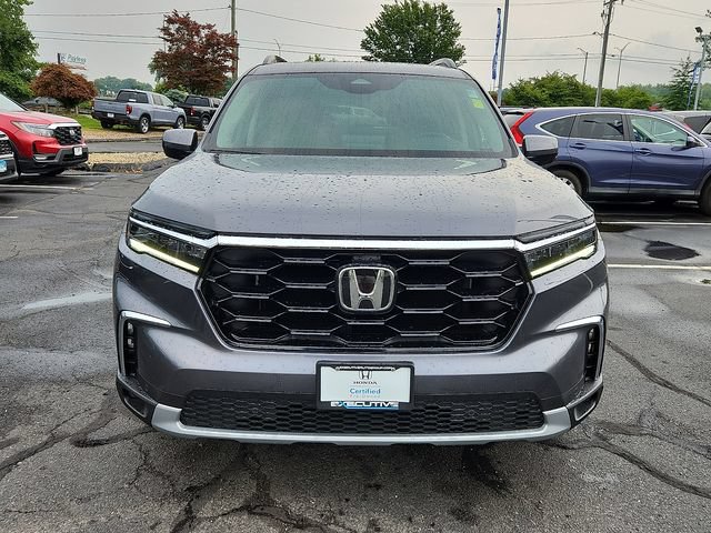 Used 2025 Honda Pilot Touring image 2