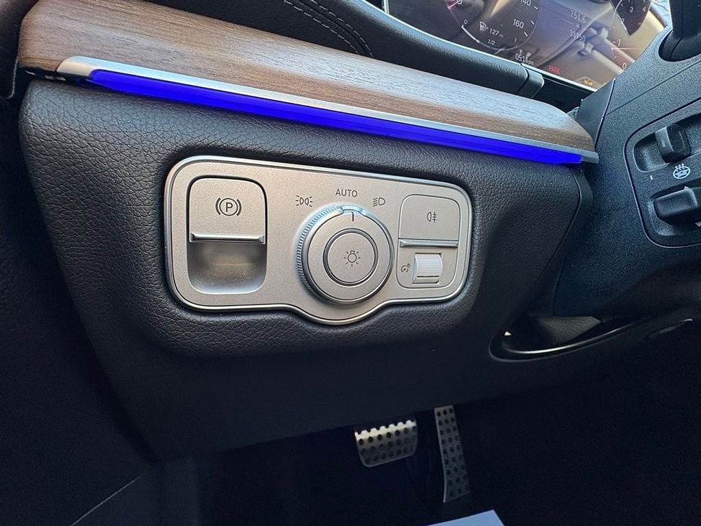 Used 2024 Mercedes-Benz GLS 450 4MATIC image 18