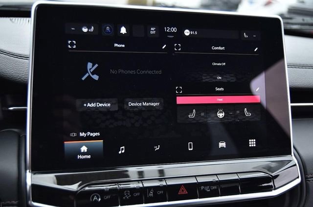 Used 2023 Jeep Compass Limited image 14