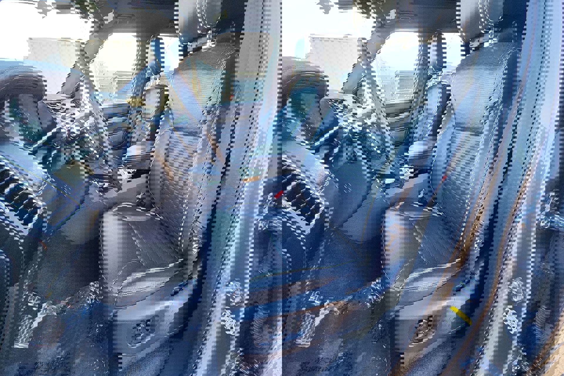 Used 2019 Land Rover Discovery HSE image 13