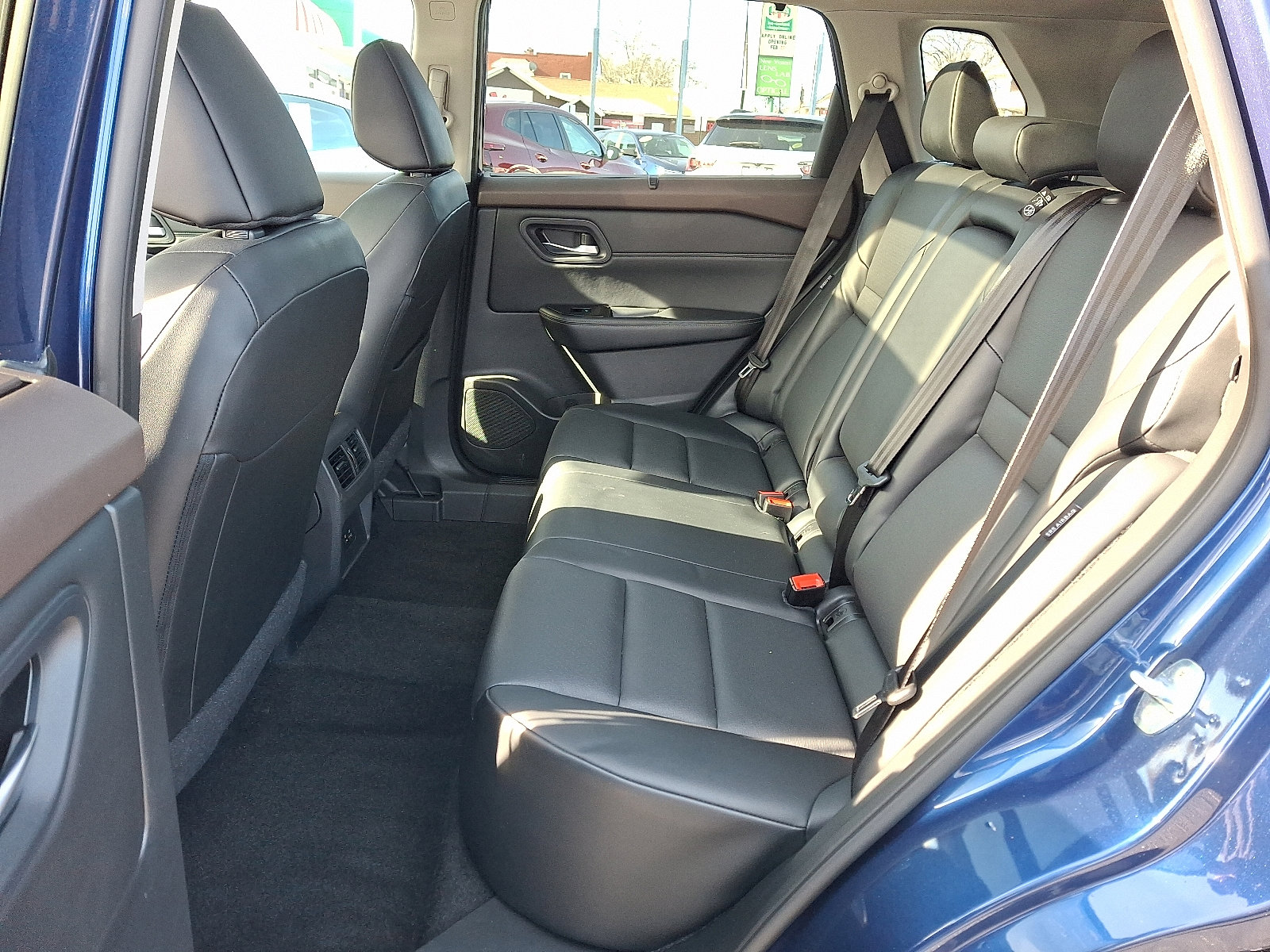 Used 2023 Nissan Rogue SV w/ SV Premium Package image 11