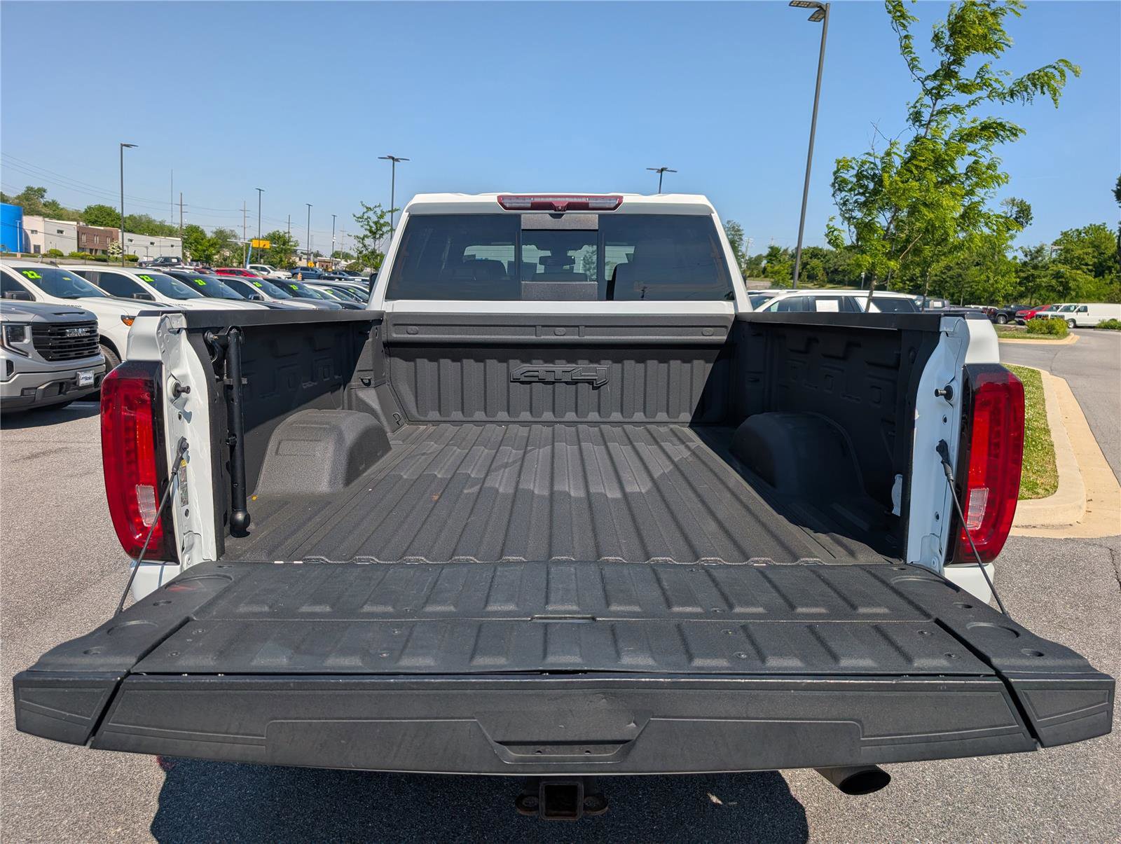 Used 2022 GMC Sierra 2500 AT4 w/ AT4 Preferred Package AWD/4WD image 15