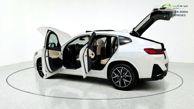 Used 2025 BMW X4 xDrive30i AWD/4WD image 16