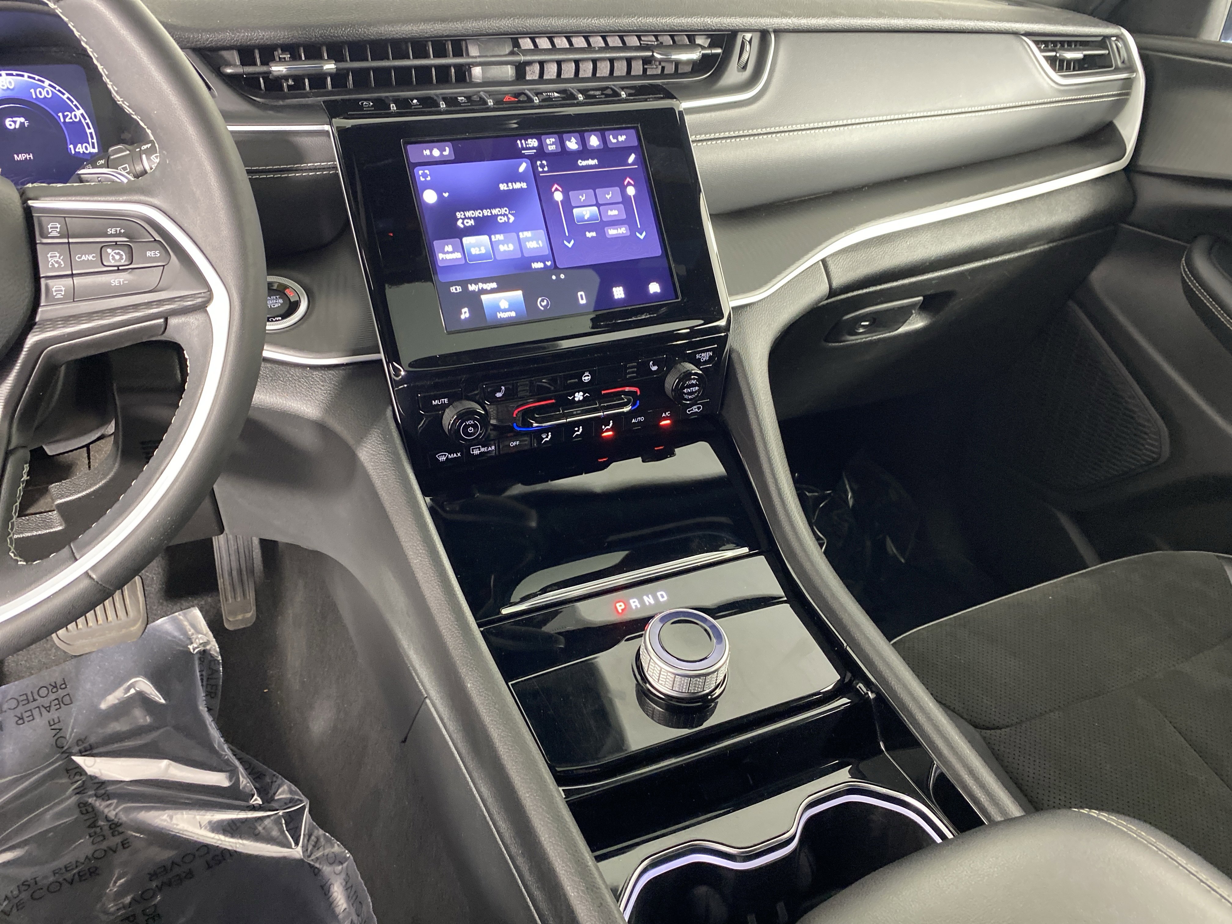 Used 2023 Jeep Grand Cherokee L Laredo image 27