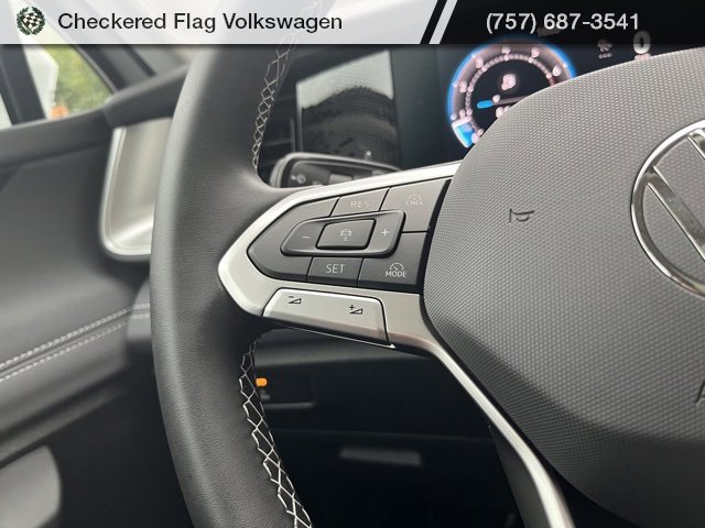 New 2025 Volkswagen Tiguan SE image 37