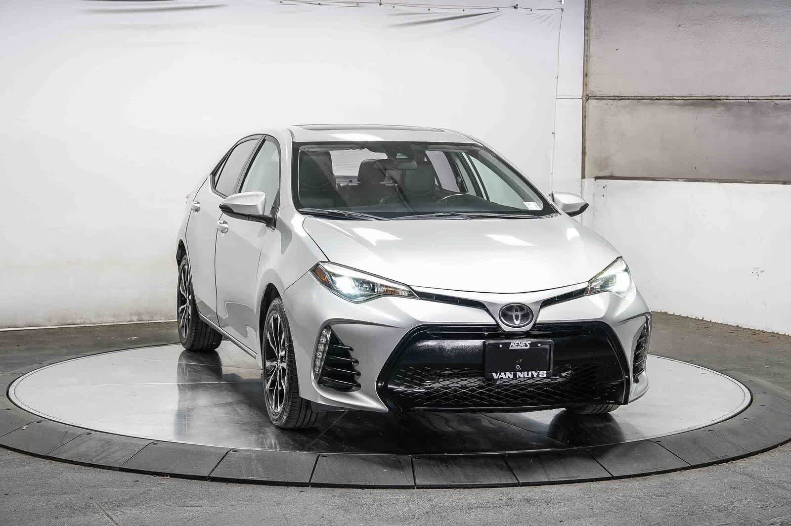 Certified 2017 Toyota Corolla XSE FWD image 3