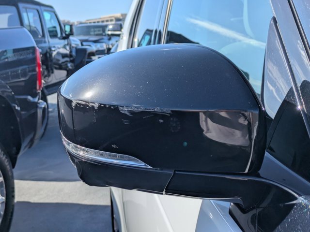 Used 2025 Land Rover Discovery S image 9