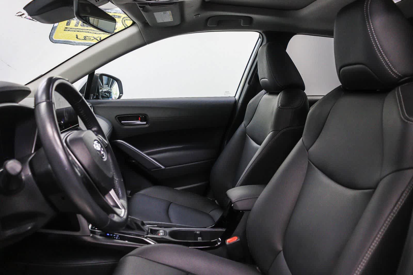 Used 2023 Toyota Corolla Cross XLE w/ Convenience Package FWD image 20
