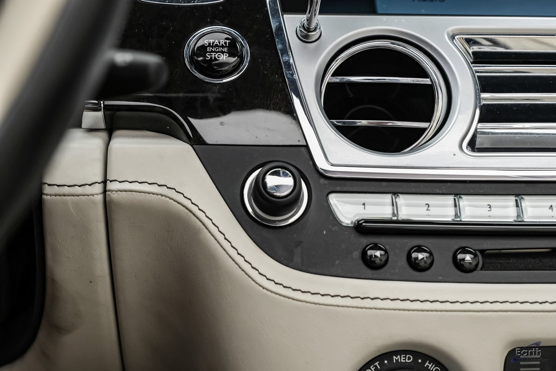 Used 2017 Rolls-Royce Dawn RWD image 83