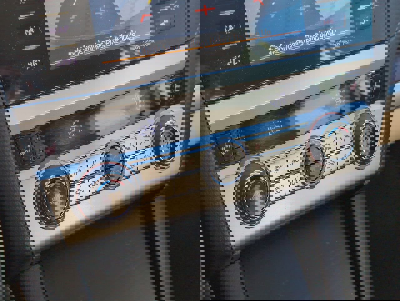 Used 2016 Subaru Outback 3.6R Limited image 23