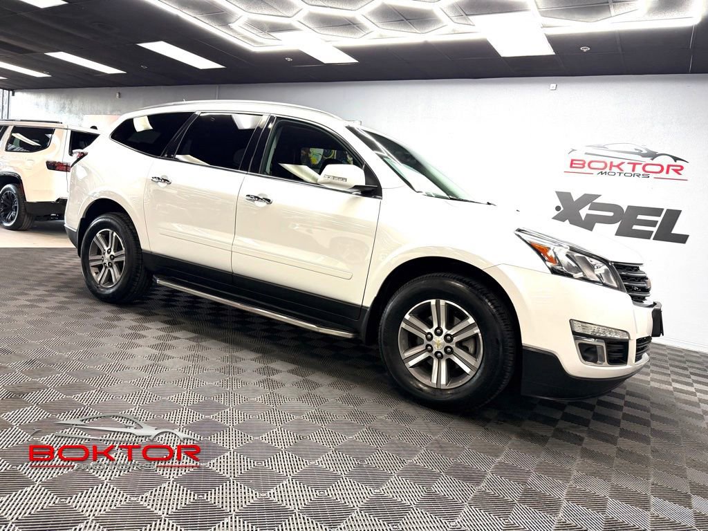 Used 2017 Chevrolet Traverse LT FWD image 1