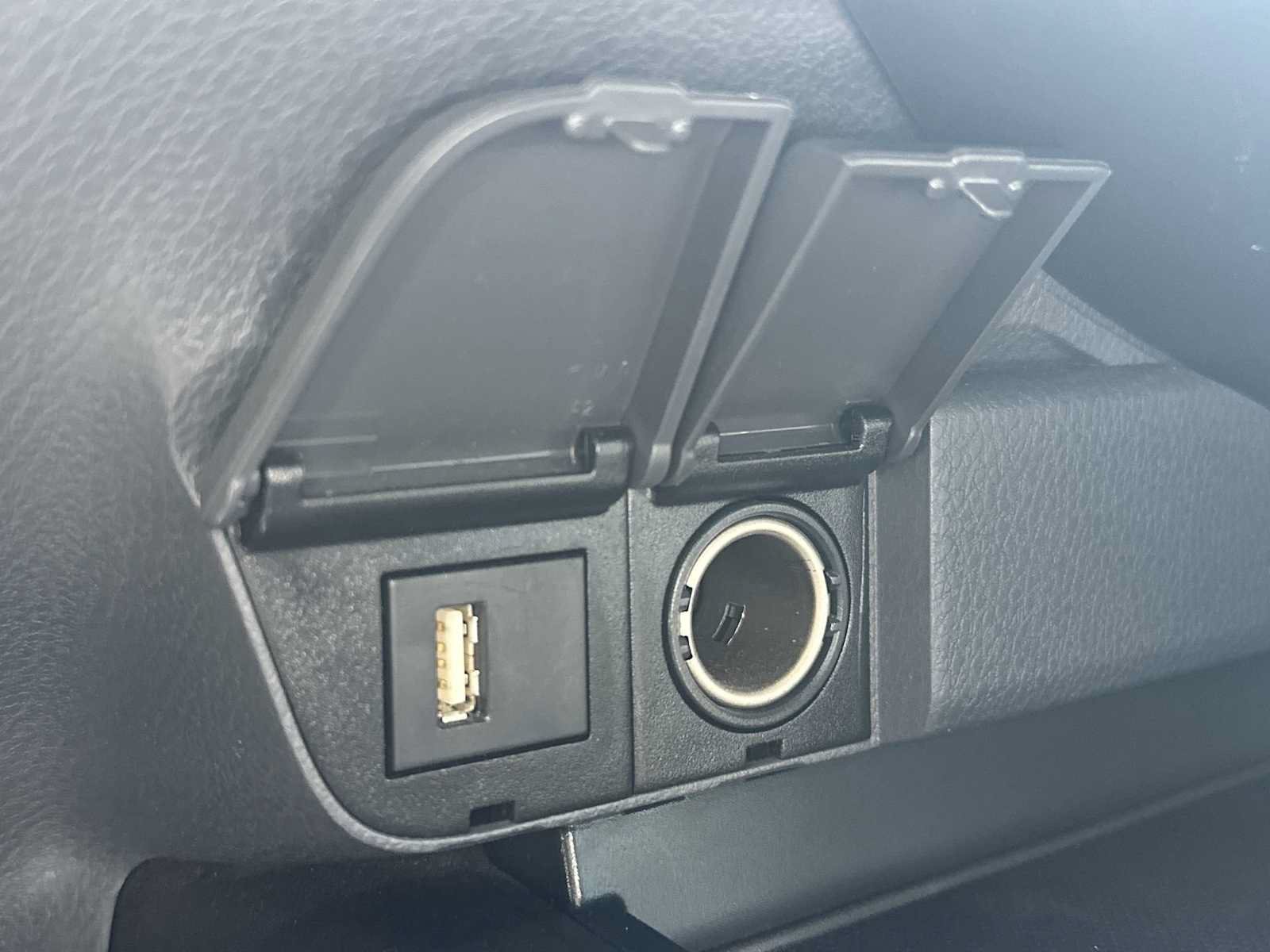 Used 2023 Toyota Camry SE FWD image 39