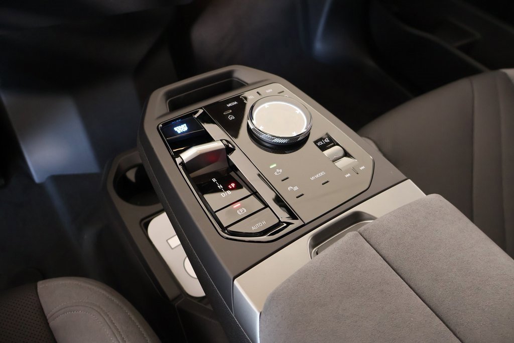 New 2026 BMW iX xDrive45 w/ M Sport Package image 9