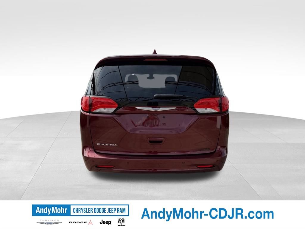 Used 2017 Chrysler Pacifica Touring FWD image 6