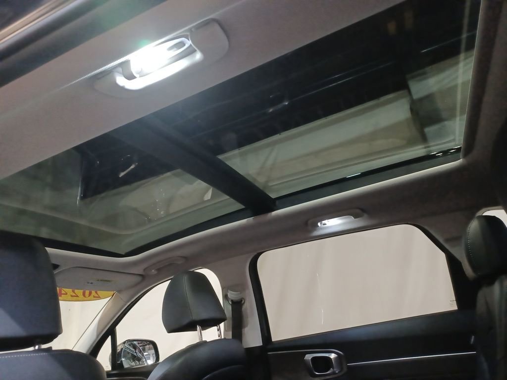 Used 2024 Kia Sorento SX image 16