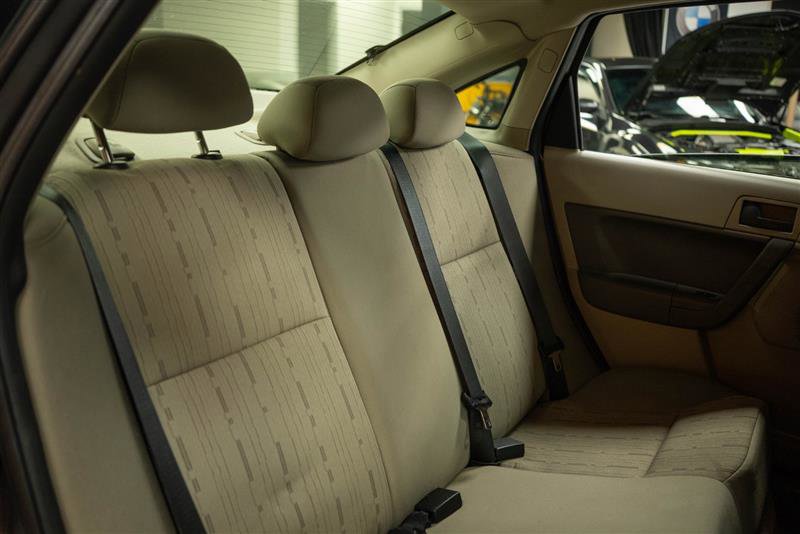 Used 2011 Ford Focus SE image 15