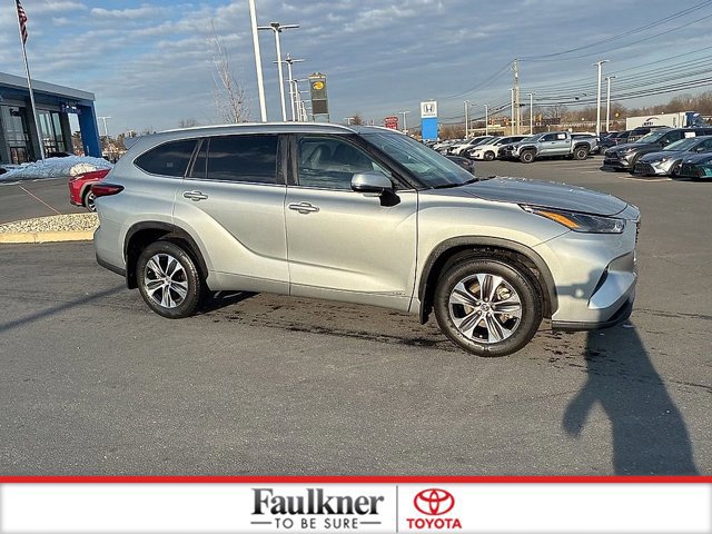 Used 2023 Toyota Highlander XLE image 4