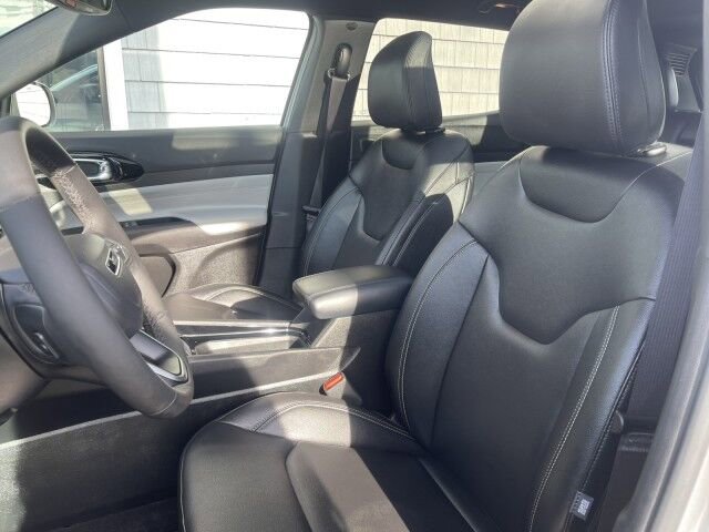 Used 2025 Jeep Compass Limited w/ Sun & Sound Group image 9