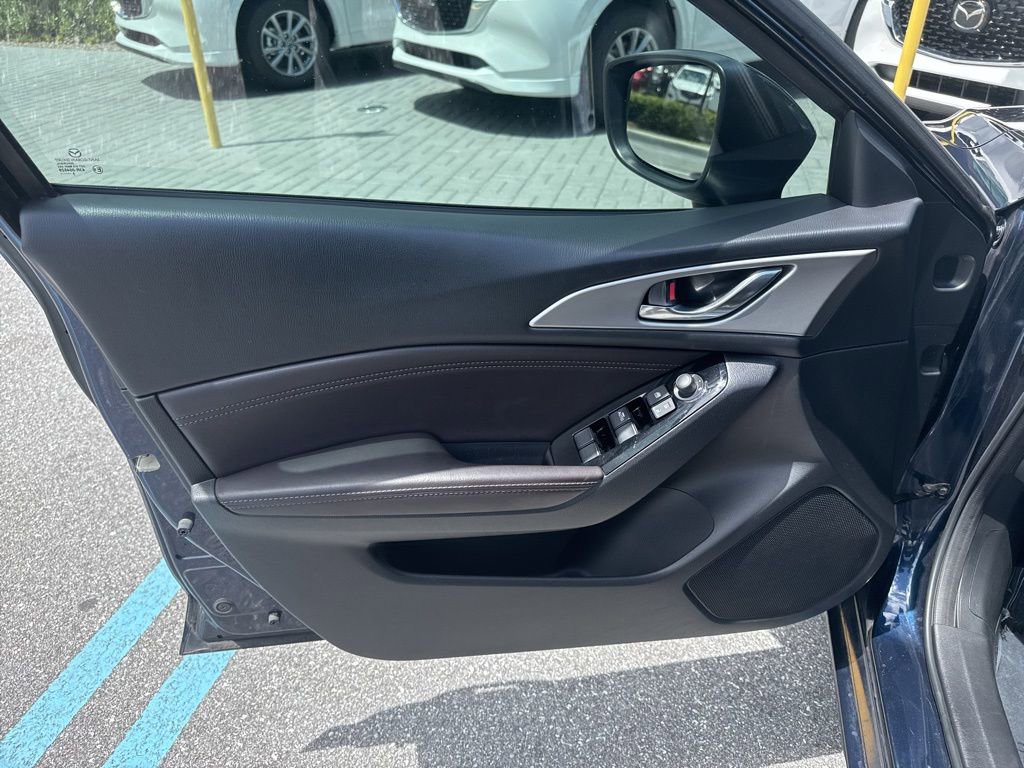 Used 2018 MAZDA MAZDA3 Touring FWD image 16