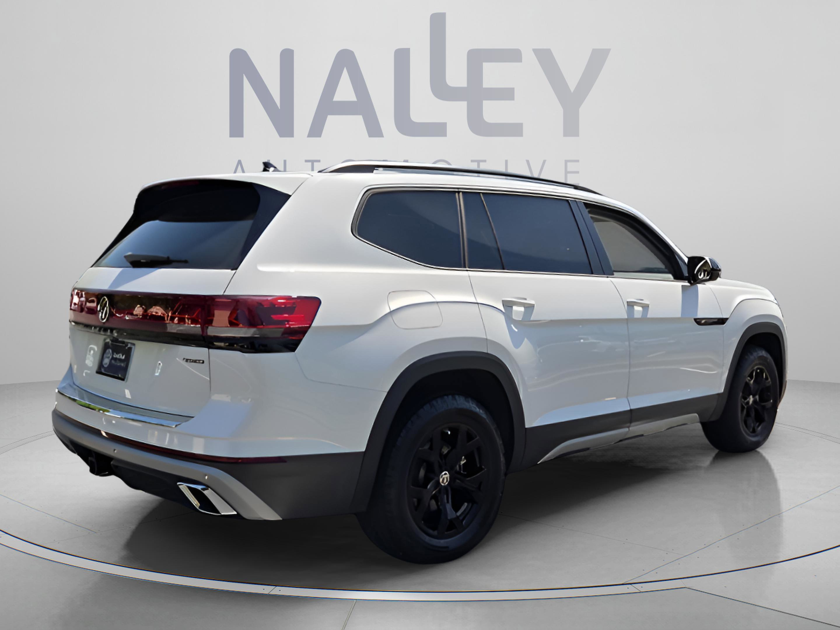 Used 2024 Volkswagen Atlas Peak Edition SEL image 5