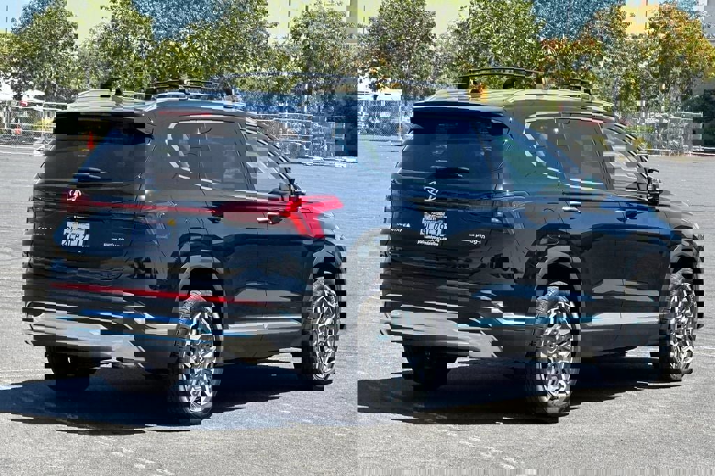 Used 2023 Hyundai Santa Fe SEL Convenience image 4