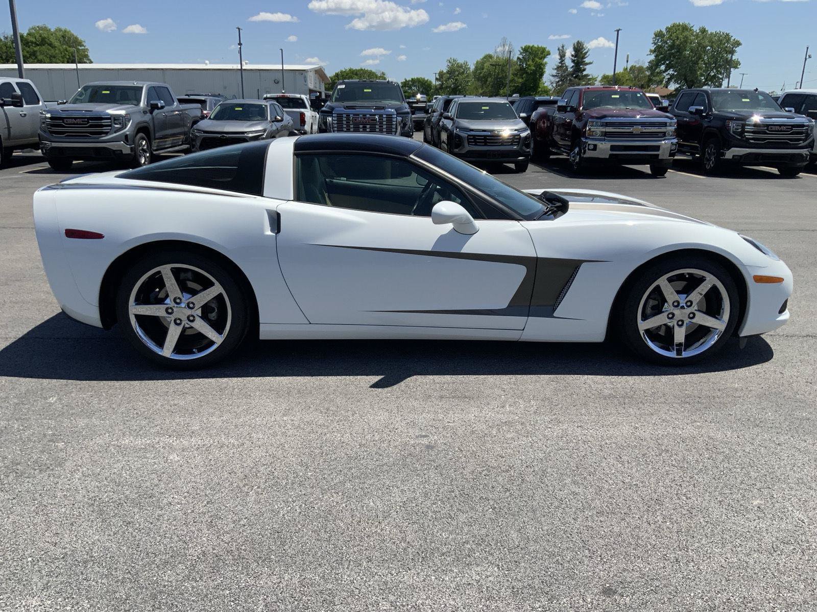 Used 2005 Chevrolet Corvette Coupe w/ Preferred Equipment Group RWD image 17