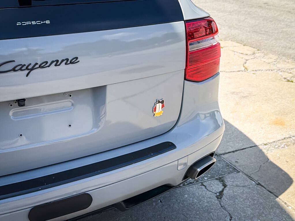 Used 2010 Porsche Cayenne AWD/4WD image 6