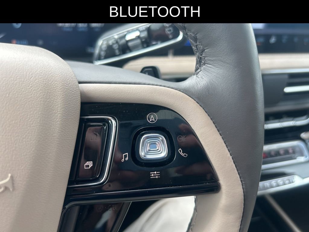 Used 2023 Lincoln Corsair Reserve w/ Equipment Group 201A FWD image 12