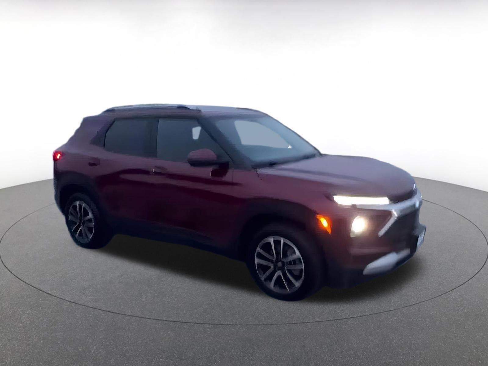 Used 2025 Chevrolet TrailBlazer LT image 2