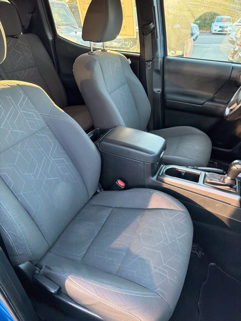 Used 2017 Toyota Tacoma TRD Sport AWD/4WD image 13