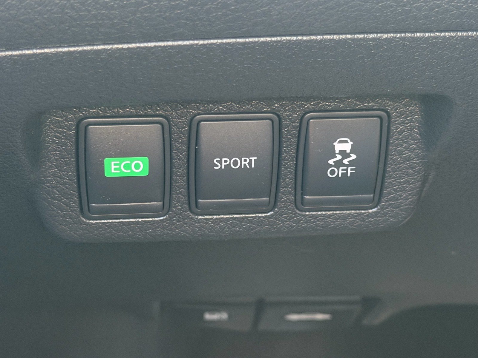 Used 2014 Nissan Sentra SR w/ SR Driver Package FWD image 34
