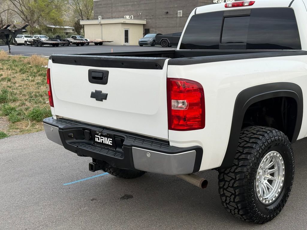 Used 2007 Chevrolet Silverado 1500 LTZ w/ Safety Package AWD/4WD image 10
